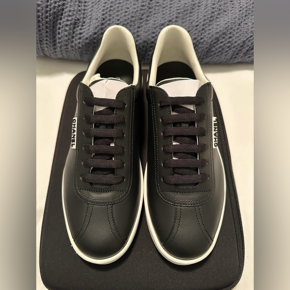 Chanel Black Leather Sneakers with Logo – Men’s 40